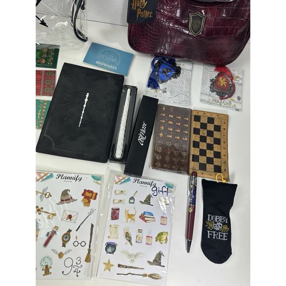 NWT Harry Potter Bundle Lot Gryffindor Shoulder Bag Faux Croc Purse + Accesories - Picture 5 of 16